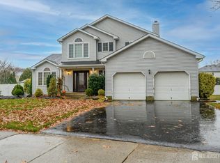 12 Diamond Ln, Howell, NJ 07731