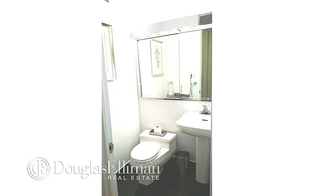 Rented by Douglas Elliman | media 23