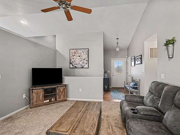 5th image of 7513 Roxbury Ct