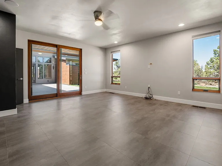 64144 Pioneer Loop — Photo 49