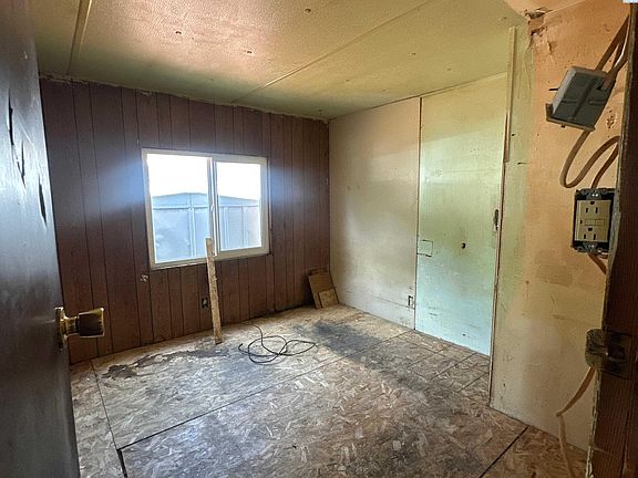 2nd image of 1110 N Clay St Trailer 3