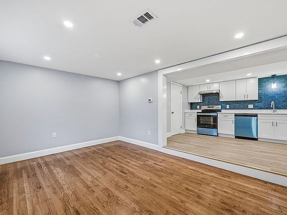 2nd image of 116 Washington St #116