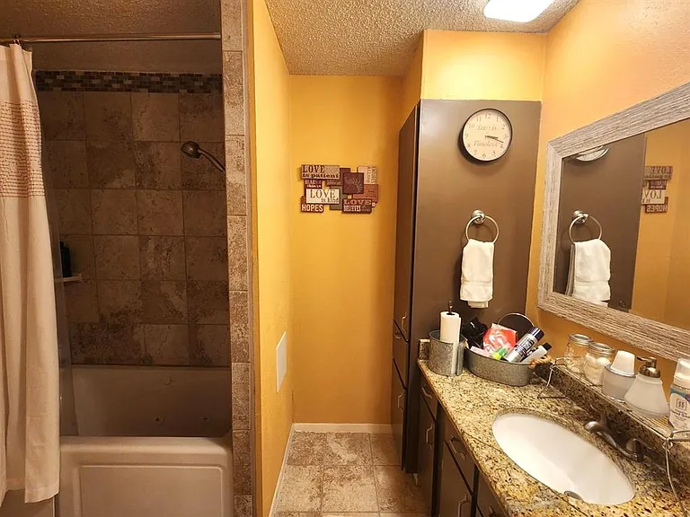 100 Royal Way Dr #3C — Photo 5