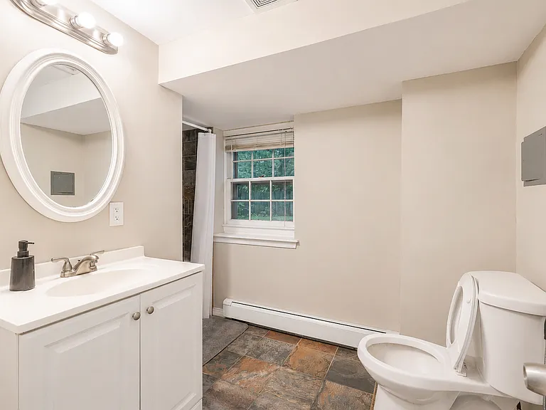 225 Claflin Ave — Photo 9