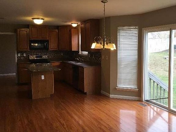3rd image of 2024 Dardenne Valley Dr