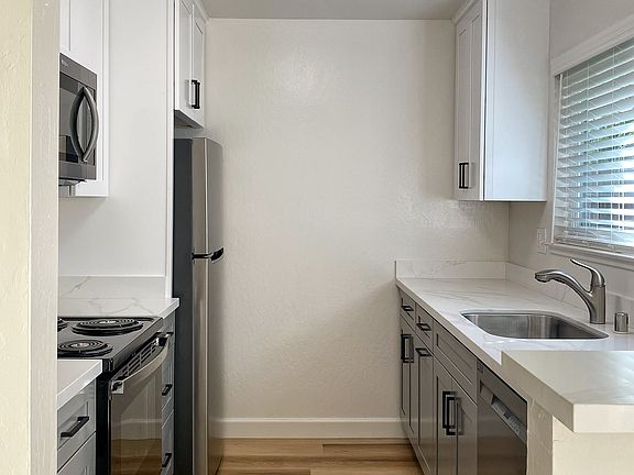 5th image of 426 Grand Blvd #5