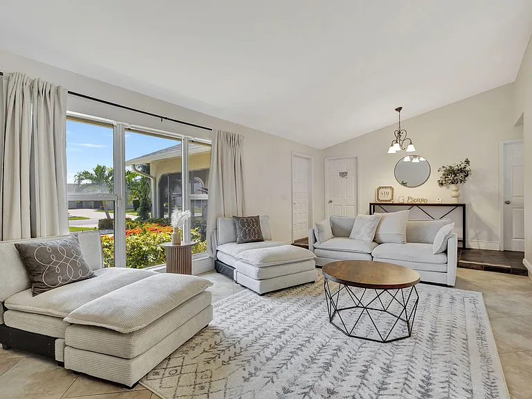 1104 Jackpine St #SEASON FURNISHED R — Photo 32