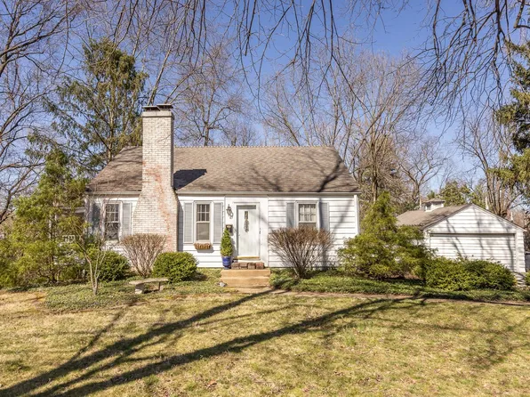 4 Commodore Dr, Belleville, IL 62223