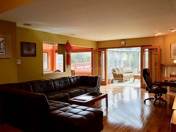 4th image of 1043 Beninford Ln