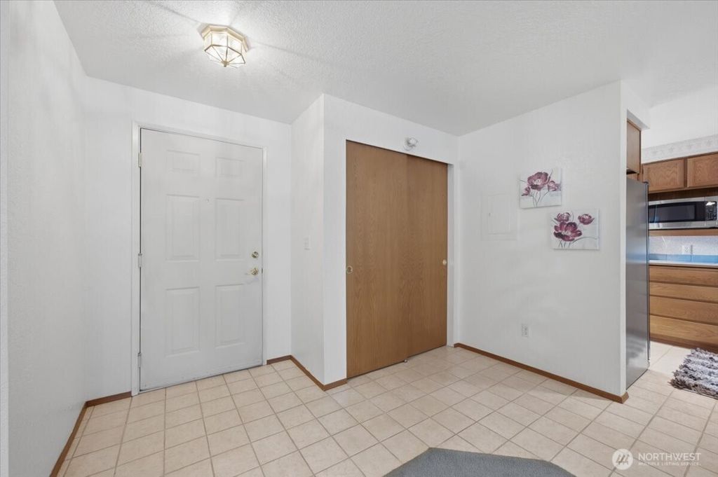 20617 28th Avenue W #D7, Lynnwood, WA - More