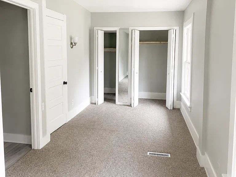 1074 W Woodruff Ave — Photo 7