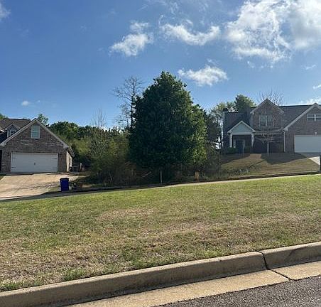 2nd image of 9208 Golfview Cir