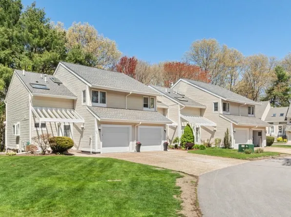 404 Centre Ln #404, Walpole, MA 02081