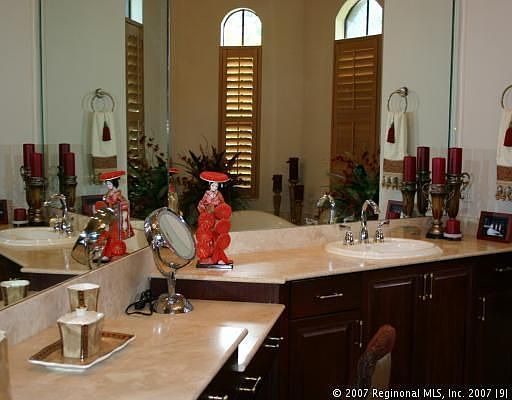 3rd image of 10654 Versailles Blvd