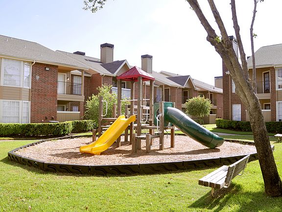 Parque at Bellaire Playground