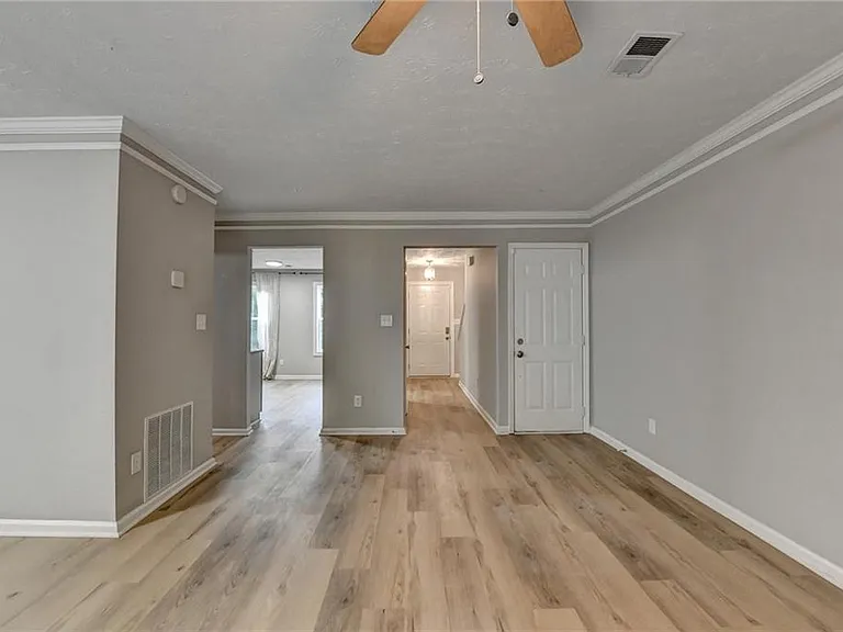 3876 Meadow Creek Dr — Photo 13