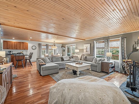 5th image of 2009 Brook Falls Road