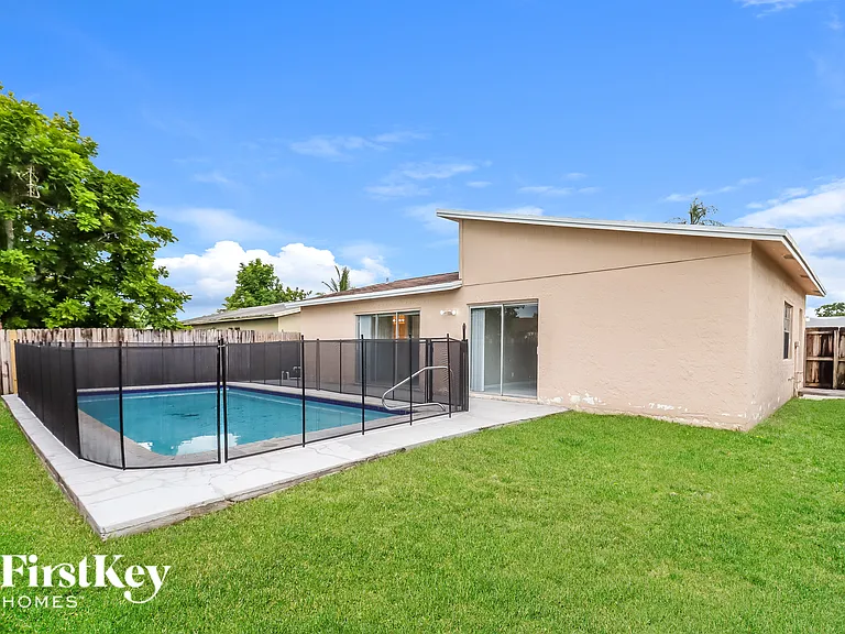 7701 SW 7th Ct — Photo 14