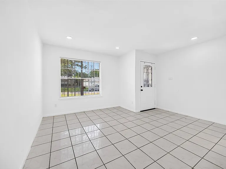 11239 Carvel Ln — Photo 9