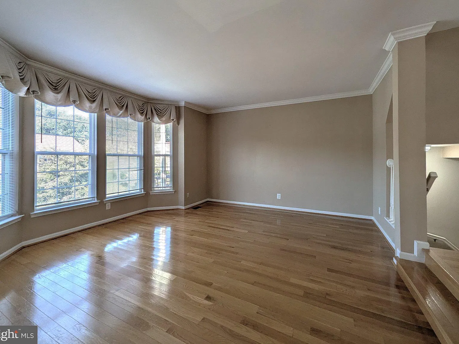 3 bed, 4.0 bath, 1865 sqft, $3,600 — Photo 4