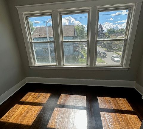 4th image of 7 Franklin St APT 4