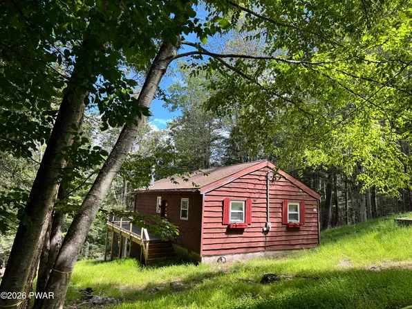 112 Deerfoot Rd, Lake Ariel, PA 18436