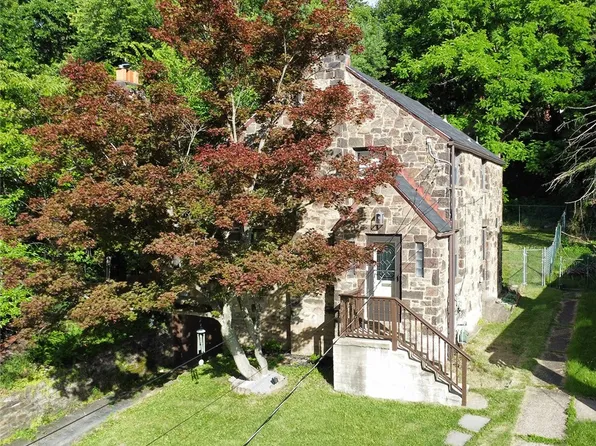 2218 Laketon Rd, Pittsburgh, PA 15221