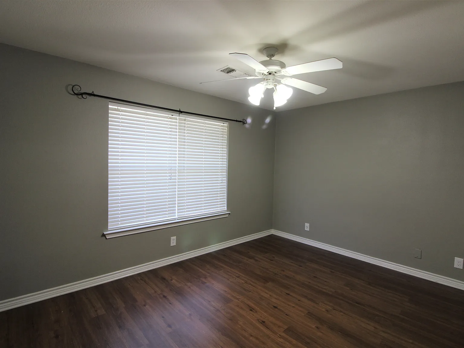 3 bed, 1147 sqft, $1,850 — Photo 4