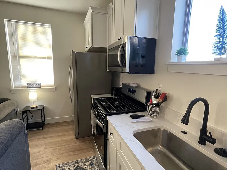 2233 Jefferson Ave #4 — Photo 7