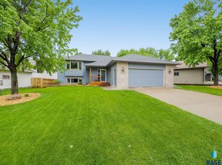 5201 E Blueridge Dr, Sioux Falls, SD 57110