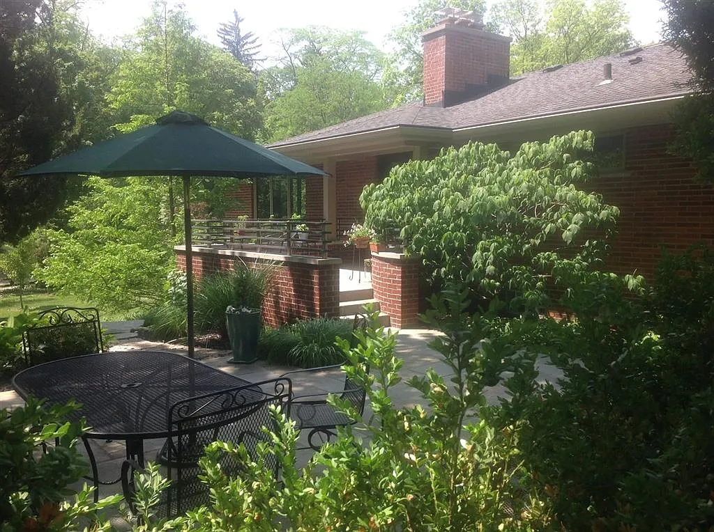 2065 Geddes Ave photo 1