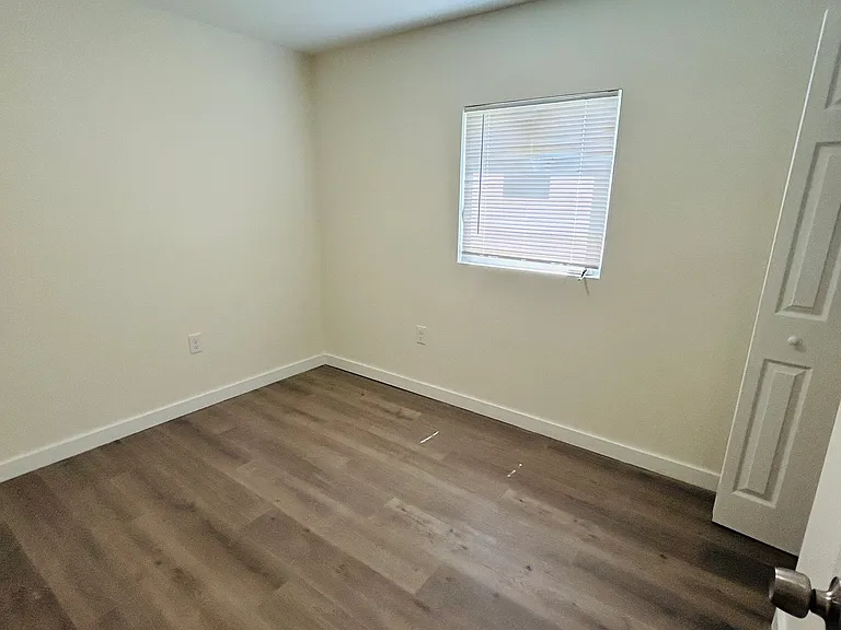 2203 McKinley St — Photo 6