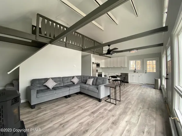 306 Timber Hill Rd, Henryville, PA 18332
