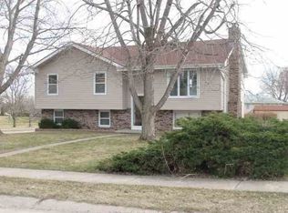 12955 Meredith Ave, Omaha, NE 68164