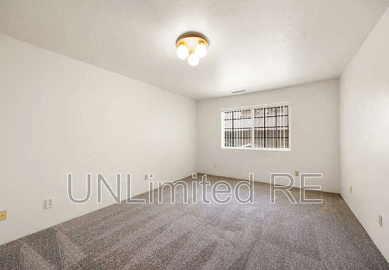 3285 N Hedgewood Dr #B — Photo 23