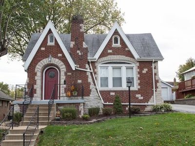 9406 Sterling Pl, Saint Louis, MO, 63123