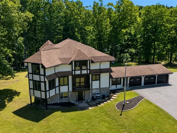 307 Fishers Rd, Pittsford, NY 14534