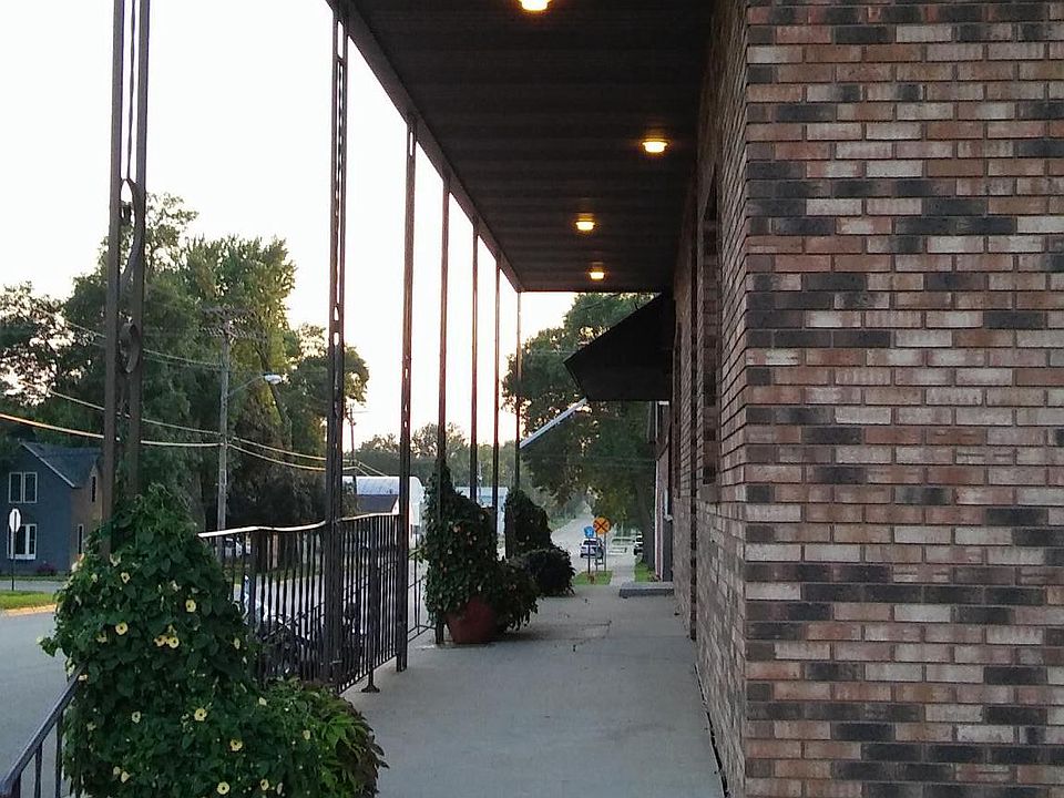 street view-front walk-way