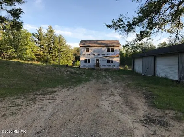 23781 W Gates Rd, Howard City, MI 49329