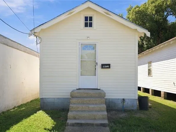 1122 Derbigny St, Gretna, LA 70053