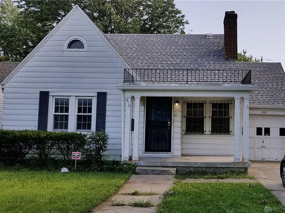 1st image of 810 W Hillcrest Ave