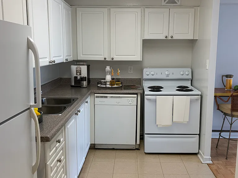 1477 Mississauga Valley Blvd — Photo 5