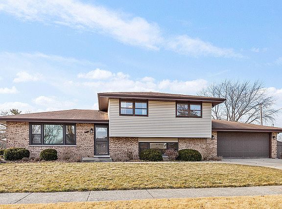2nd image of 13656 Le Claire Ave