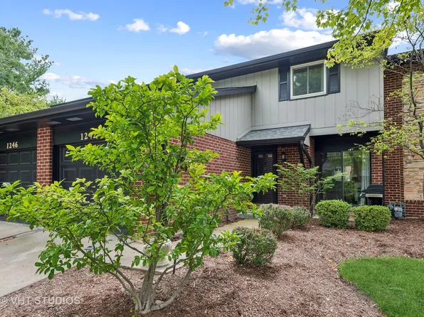 1242 Croydon Ct, Wheaton, IL 60189