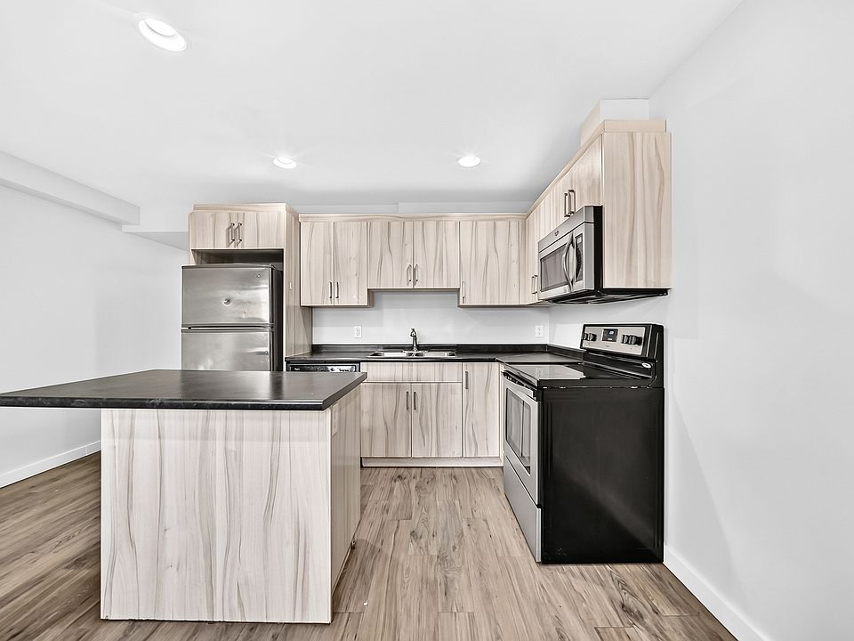 1st image of 1530 Logan Ave