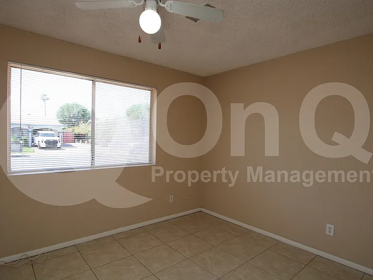 4312 E Burgess Ln — Photo 10