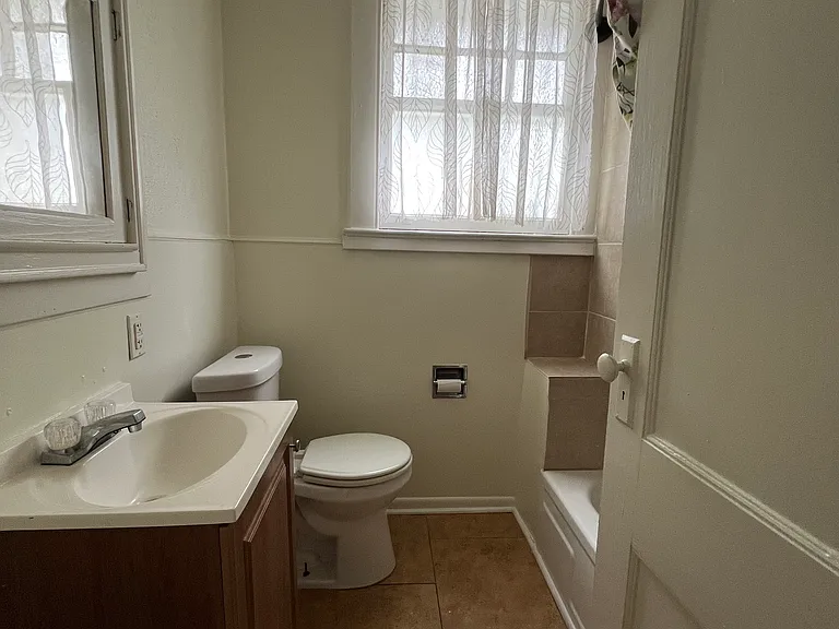 409 Franklin Ave #409 — Photo 9
