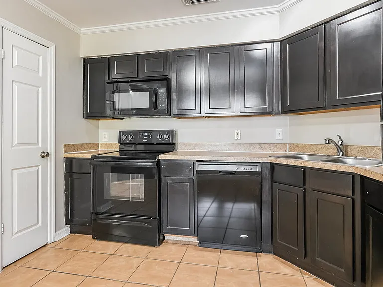 2629 Saffron Dr — Photo 9