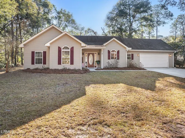 8 Woods Ln, Beaufort, SC 29907