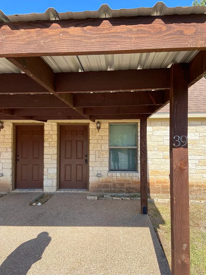 1 bed, 1.5 bath, 750 sqft, $1,275 — Photo 1